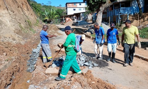 Serviço Público de Barra do Piraí realiza drenagem em via do Chalet